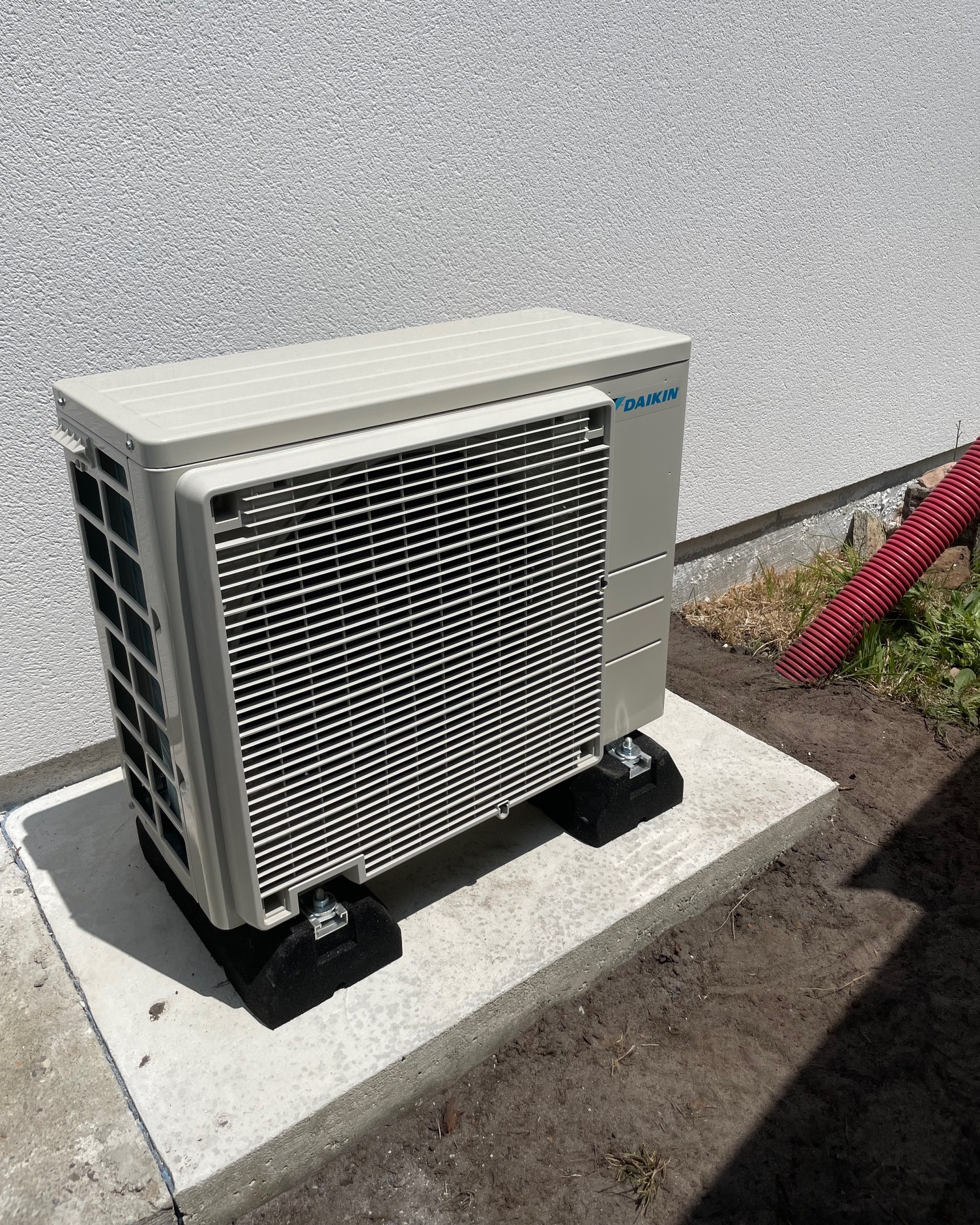 Pose clim réversible Daikin Parentis en Born